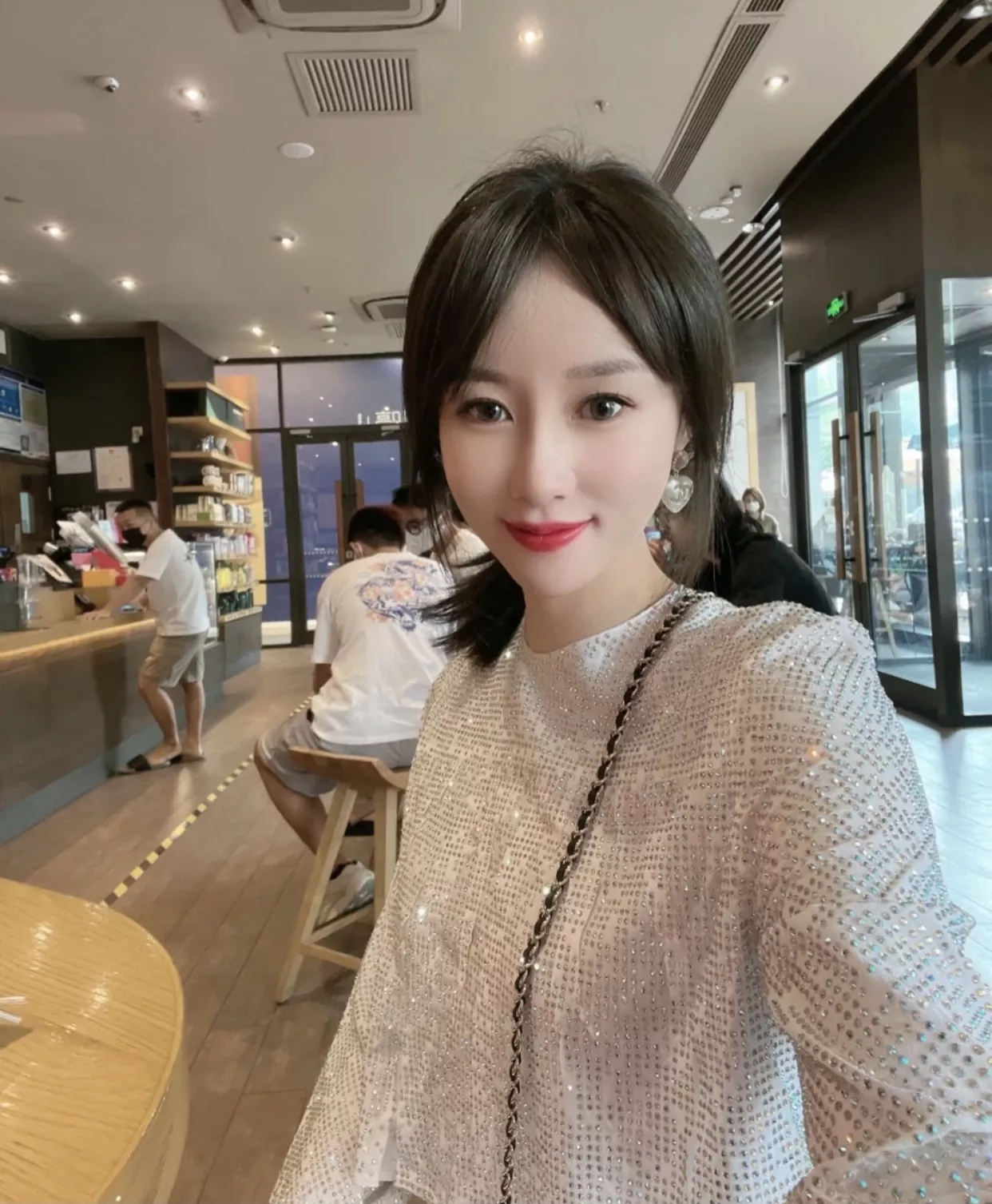 샤넬 진주 하트 드롭 귀걸이 상세 이미지 25