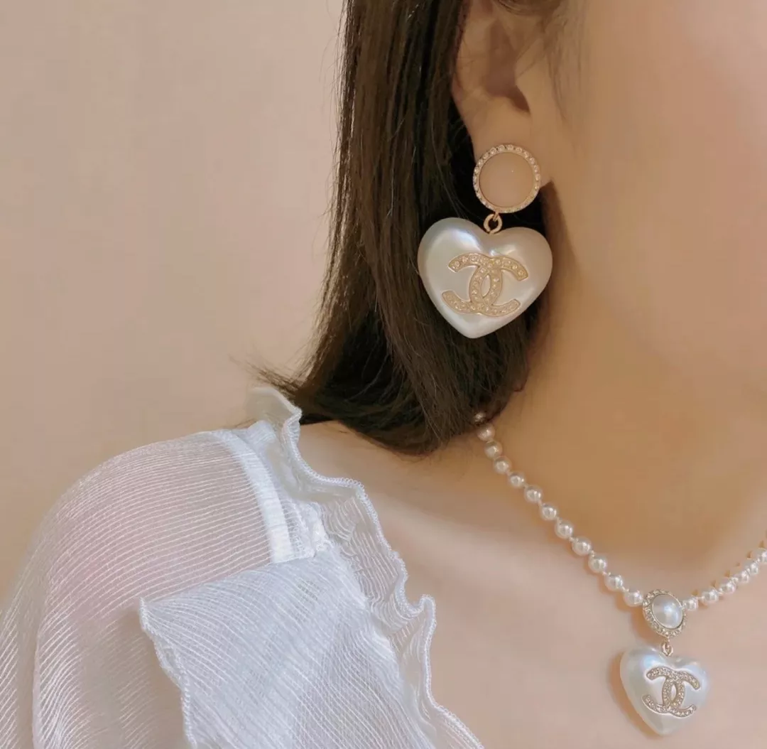 샤넬 진주 하트 드롭 귀걸이 상세 이미지 10