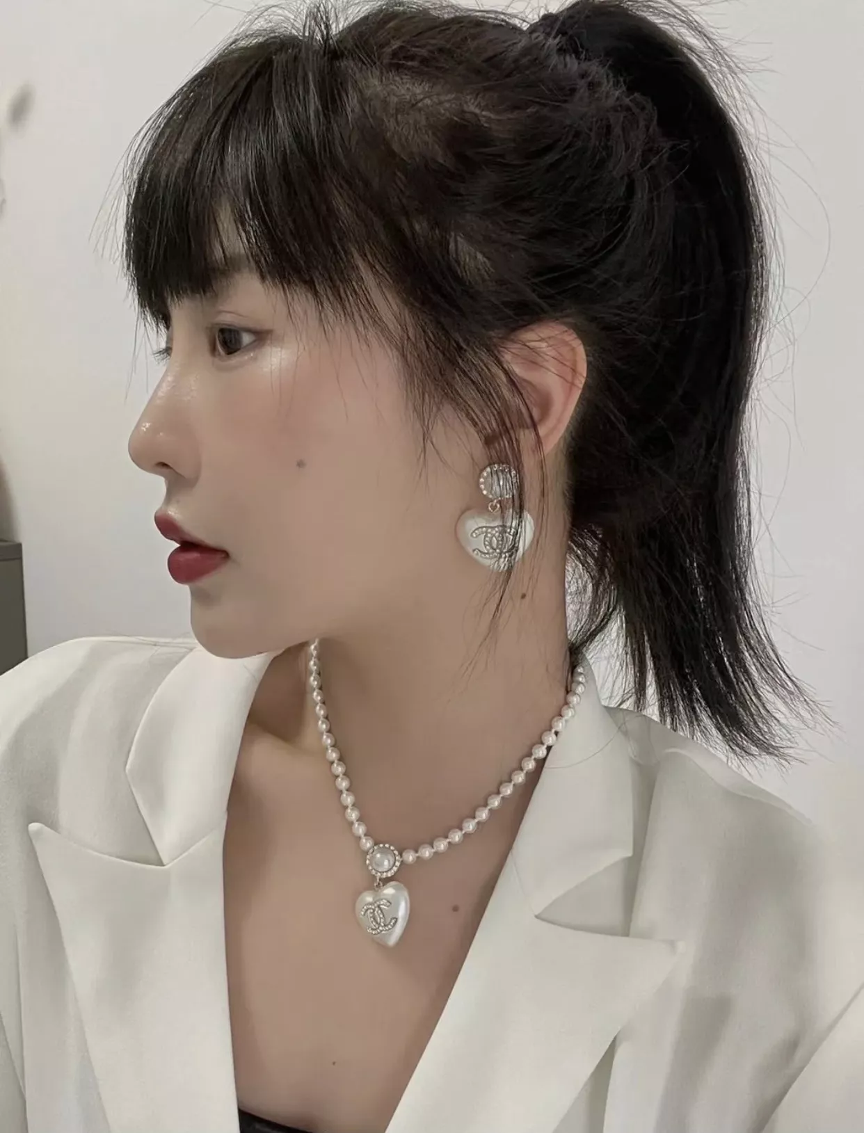 샤넬 진주 하트 드롭 귀걸이 상세 이미지 34