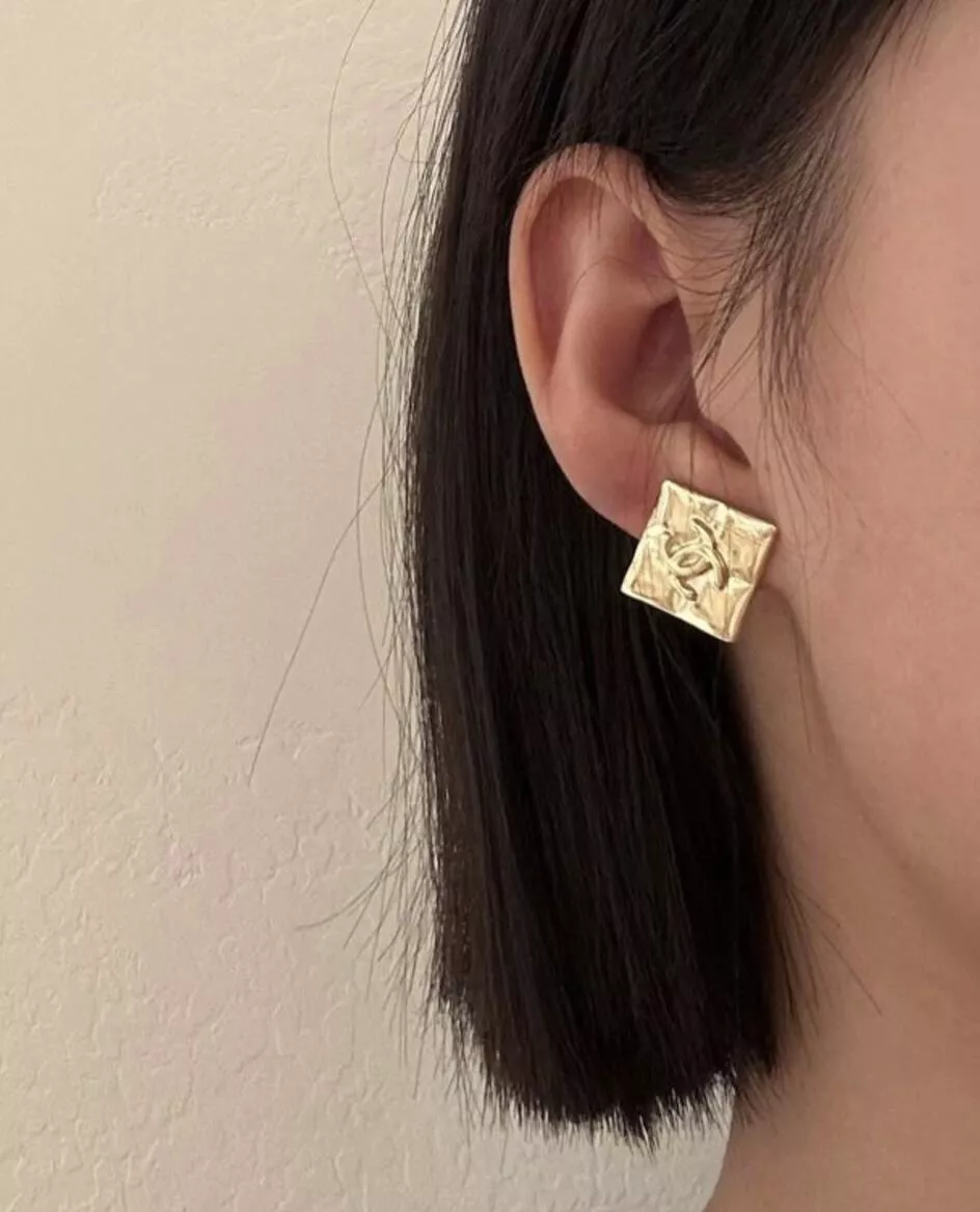 샤넬 빈티지 골드 퀼팅 다이아 스터드 귀걸이 상세 이미지 16