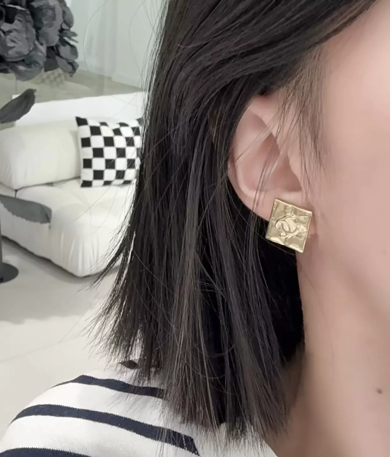 샤넬 빈티지 골드 퀼팅 다이아 스터드 귀걸이 상세 이미지 9