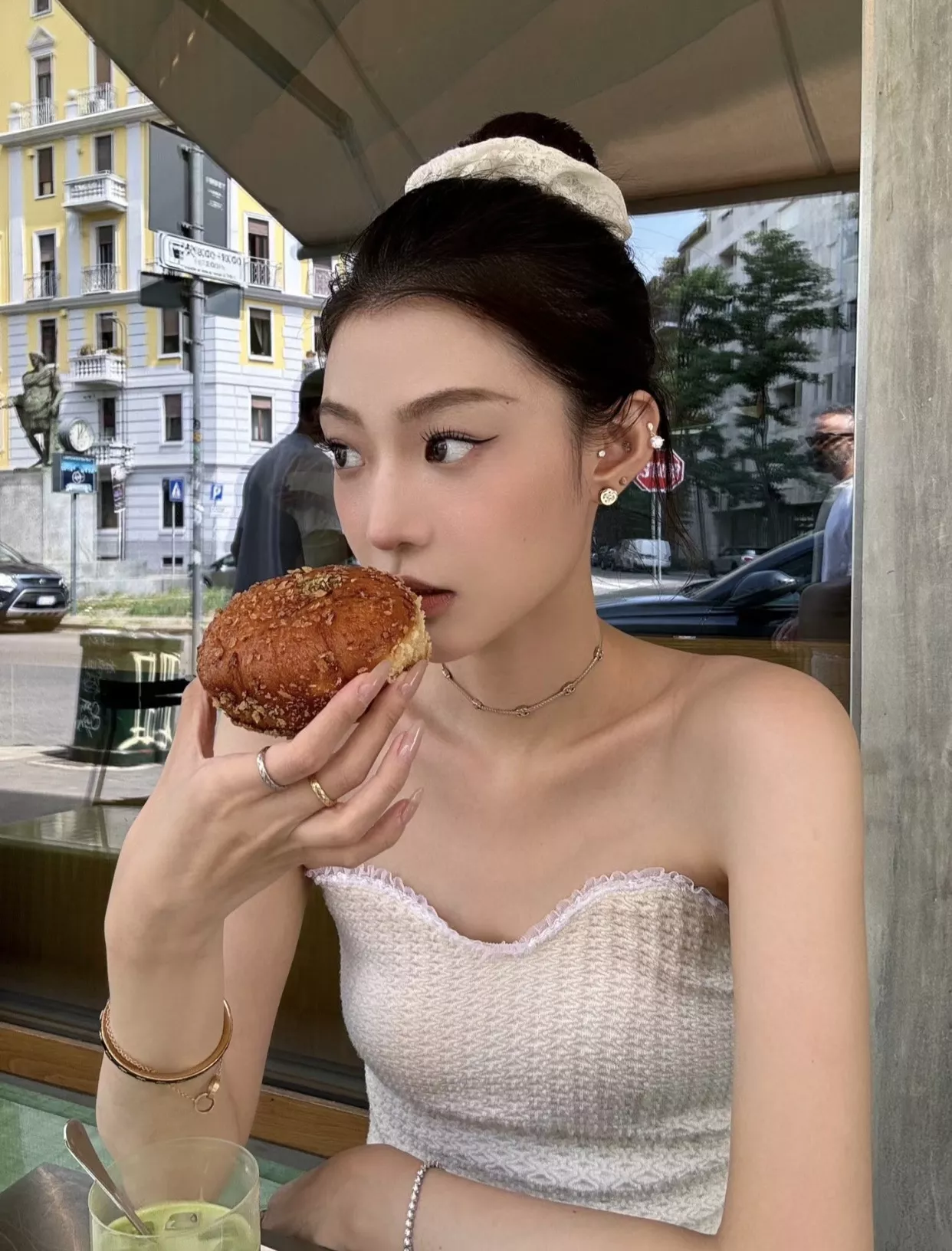 샤넬 더블 C 골드톤 스톤 포인트 이어링 상세 이미지 25