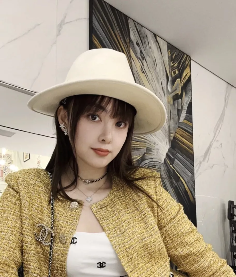 샤넬 더블 C 스타 크리스탈 이어링 상세 이미지 16
