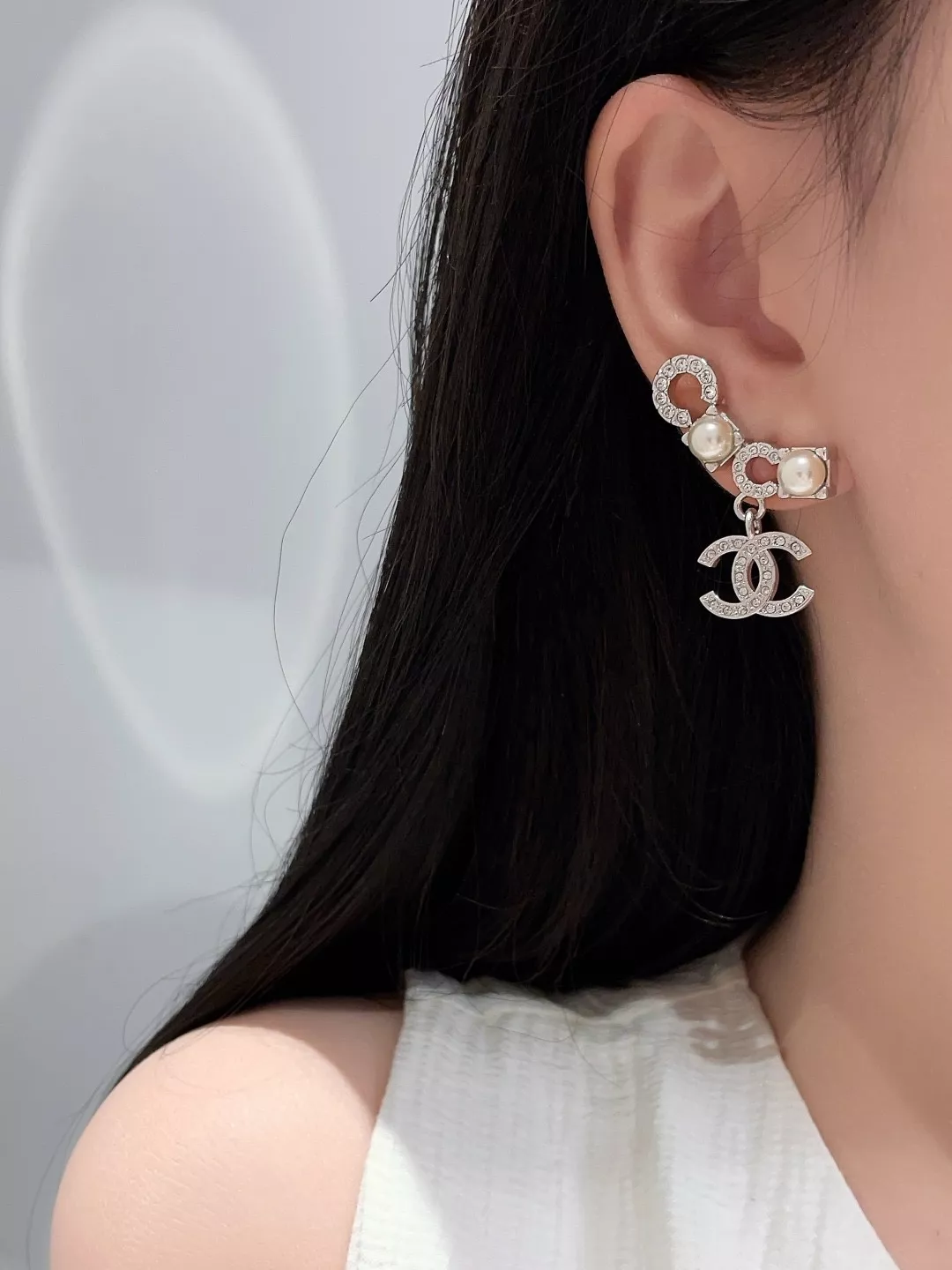샤넬 진주 코코 로고 큐빅 드롭 귀걸이 상세 이미지 15