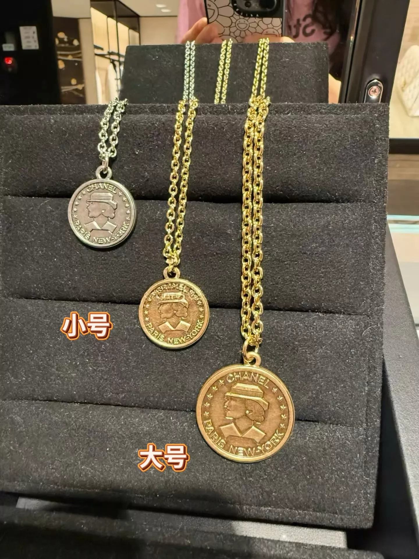 샤넬 코코 인물 부조 코인 롱 체인 목걸이 상세 이미지 9