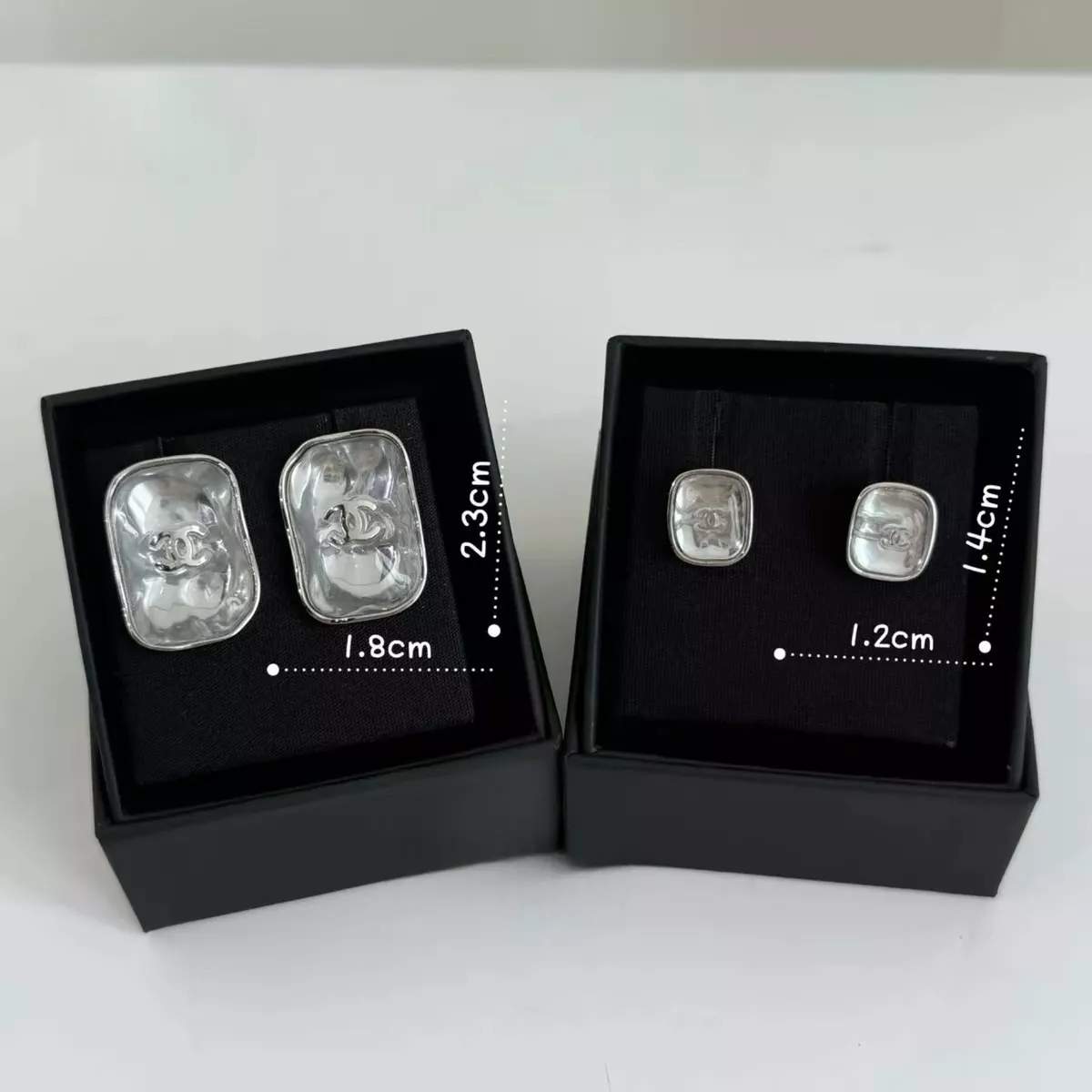 샤넬 실버 톤 더블C 투명 크리스털 사각 귀걸이 상세 이미지 9