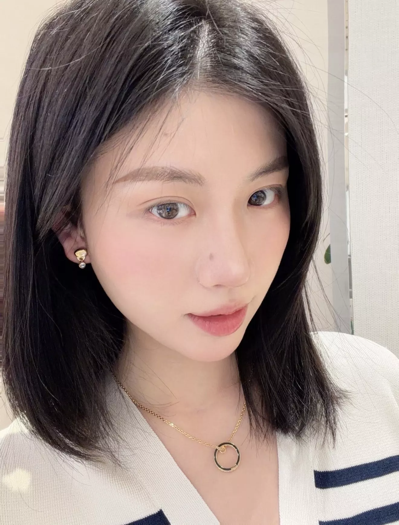 디올 에나멜 레터 장식 사이드 스톤 목걸이 상세 이미지 10