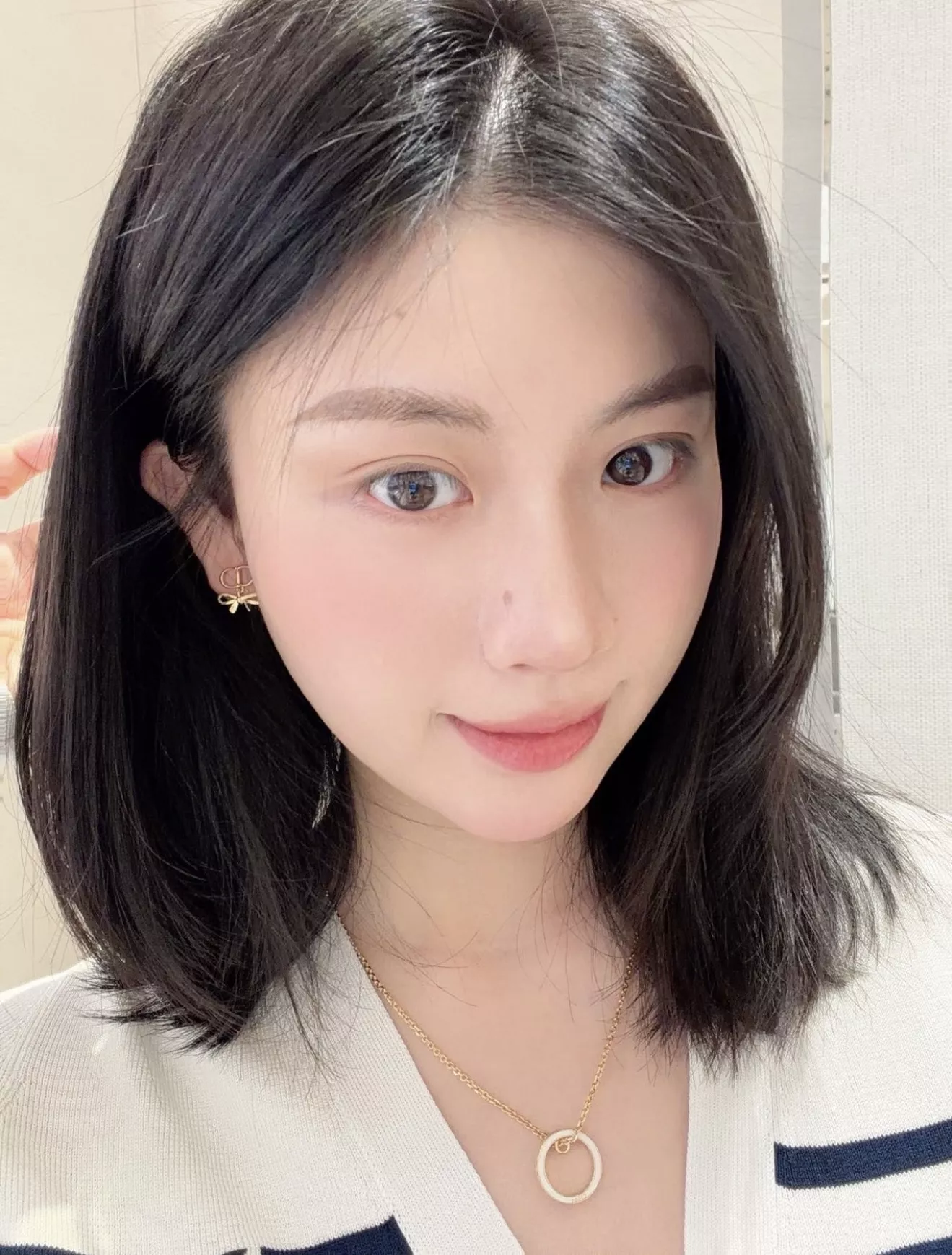 디올 에나멜 레터 장식 사이드 스톤 목걸이 상세 이미지 20