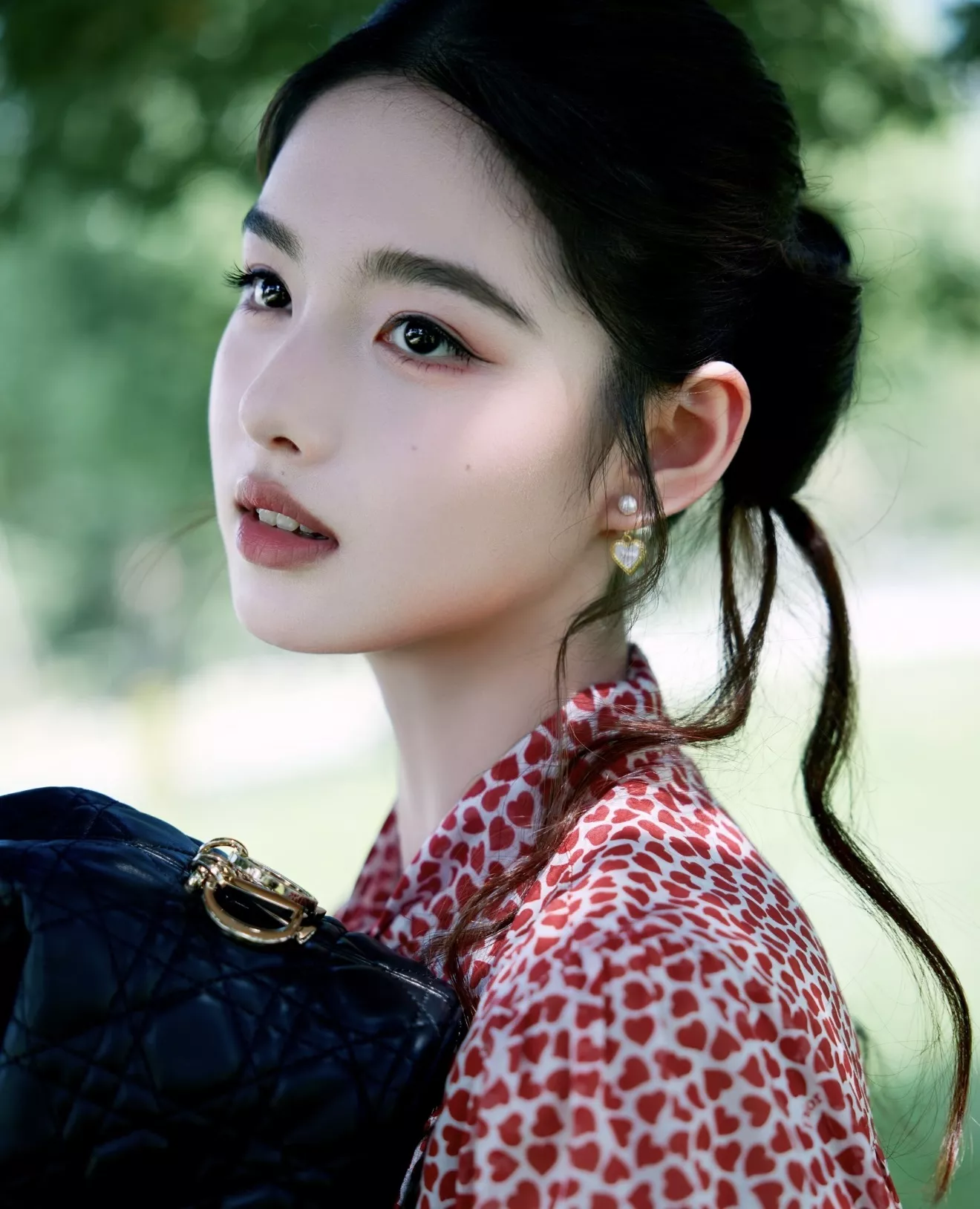 디올 하트 펄 로고 드롭 귀걸이 상세 이미지 14