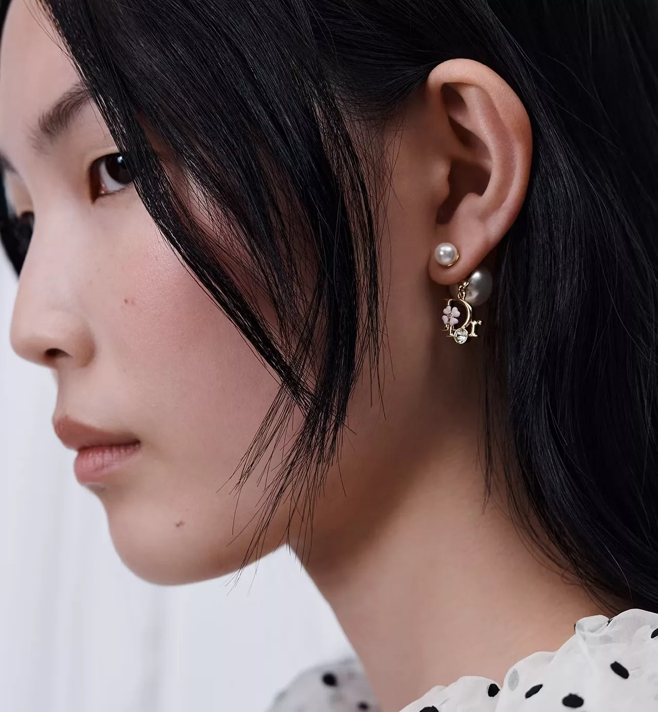 디올 더블 펄 플라워 레터 이어링 상세 이미지 10