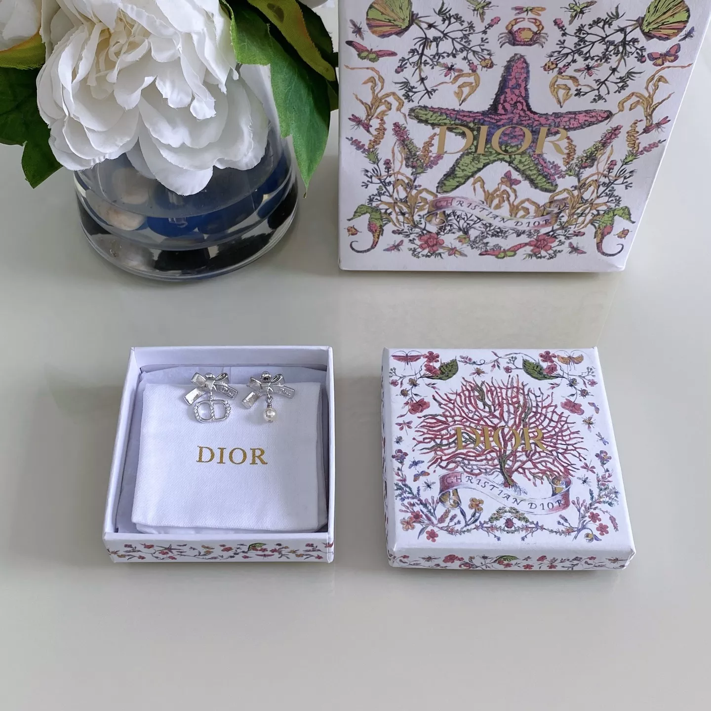 디올 브러시드 리본 CD 진주 귀걸이 상세 이미지 2