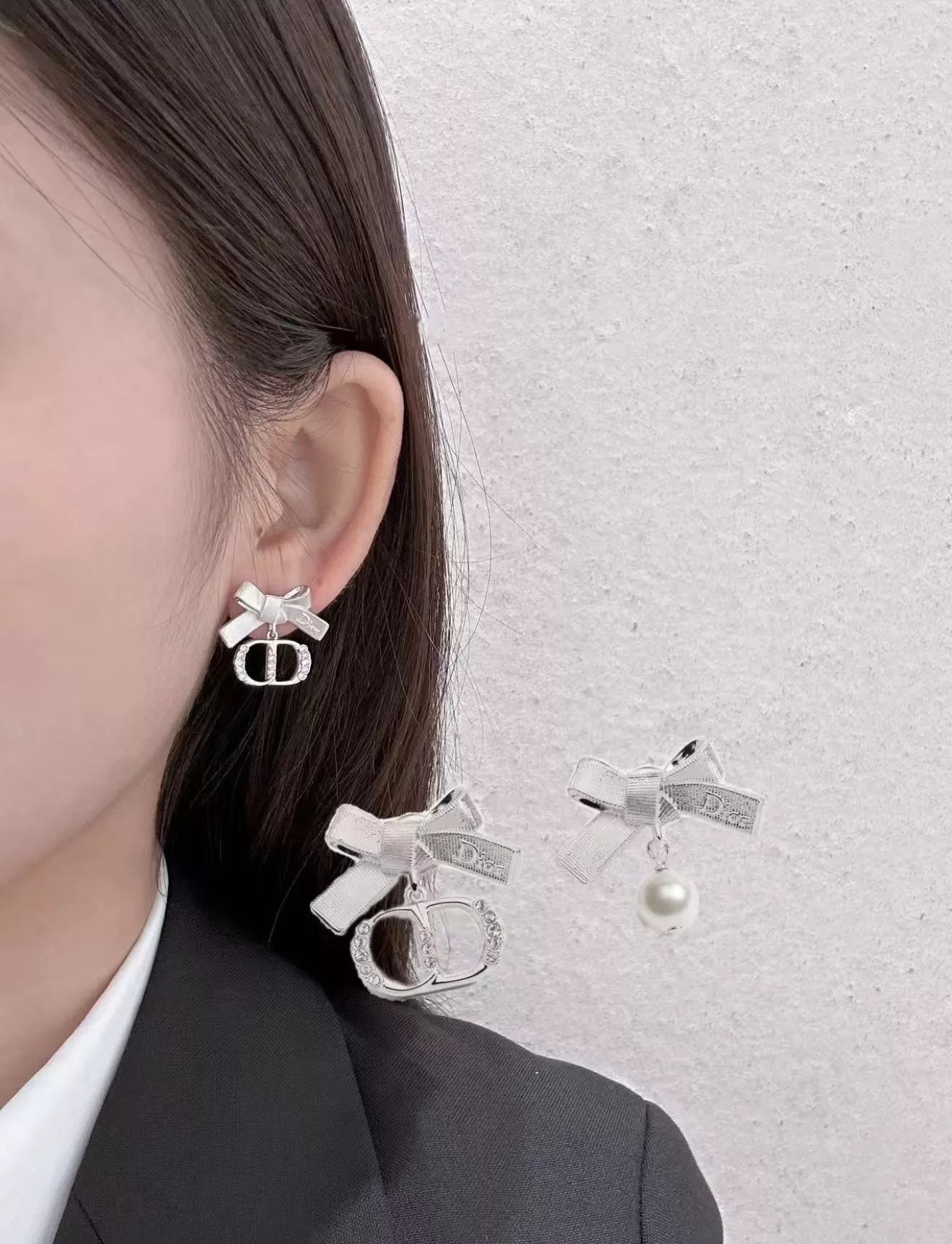 디올 브러시드 리본 CD 진주 귀걸이 상세 이미지 13