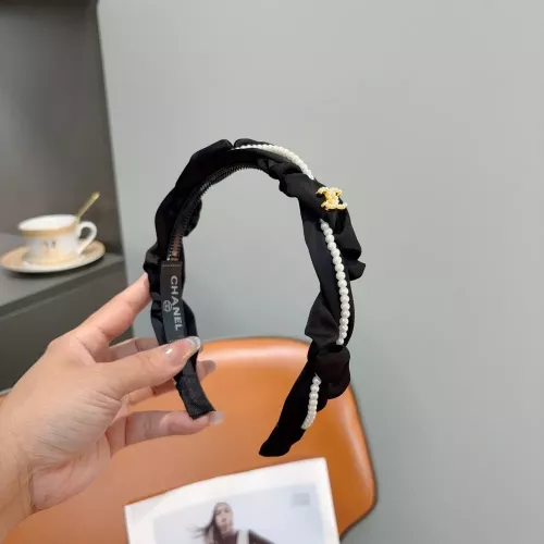 샤넬 진주 장식 더블 C 로고 헤어밴드
