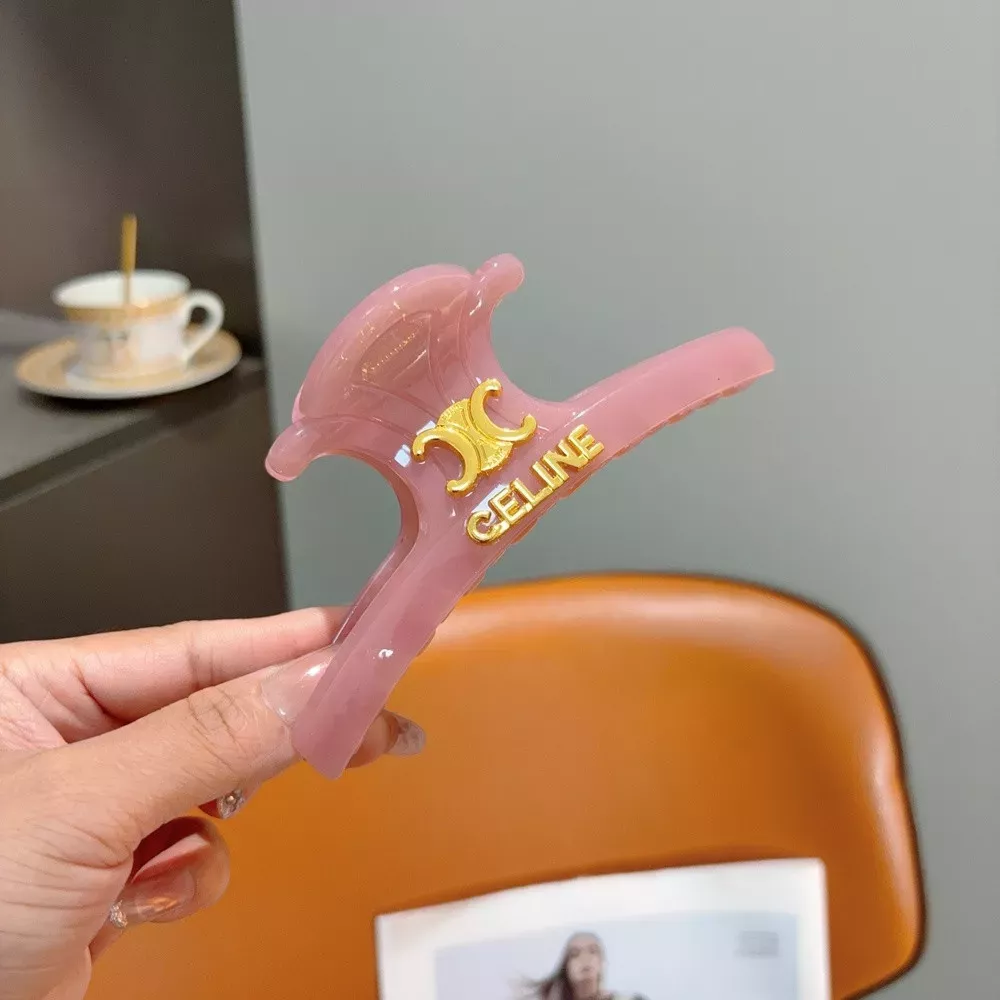 셀린느 트리오페 로고 복고 무드 덕빌 집게핀