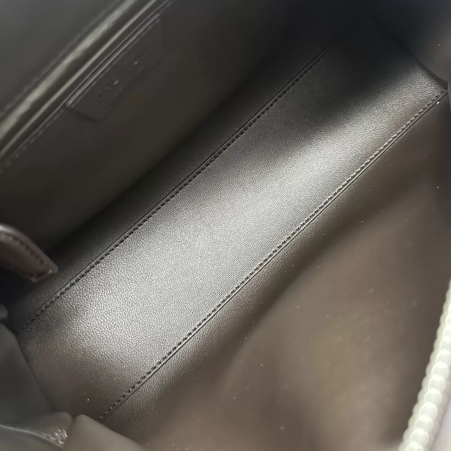 더로우 인디아 EW 리치 그레인 소가죽 스몰 토트백 상세 이미지 8
