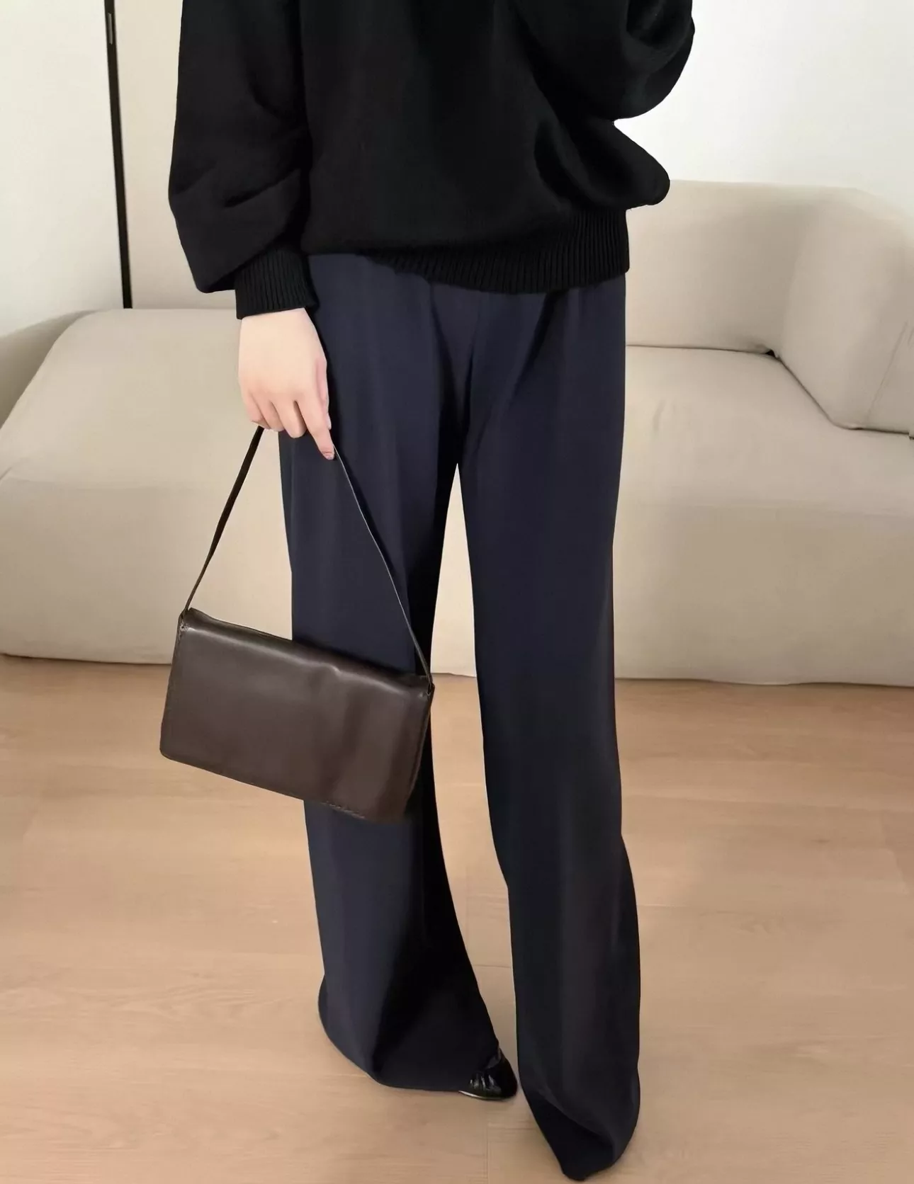 더로우 누앙스 플랩 기하학 실루엣 숄더백 상세 이미지 11