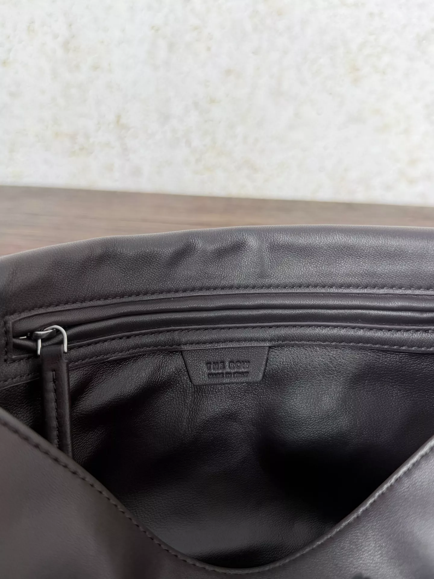 더로우 누앙스 플랩 기하학 실루엣 숄더백 상세 이미지 9