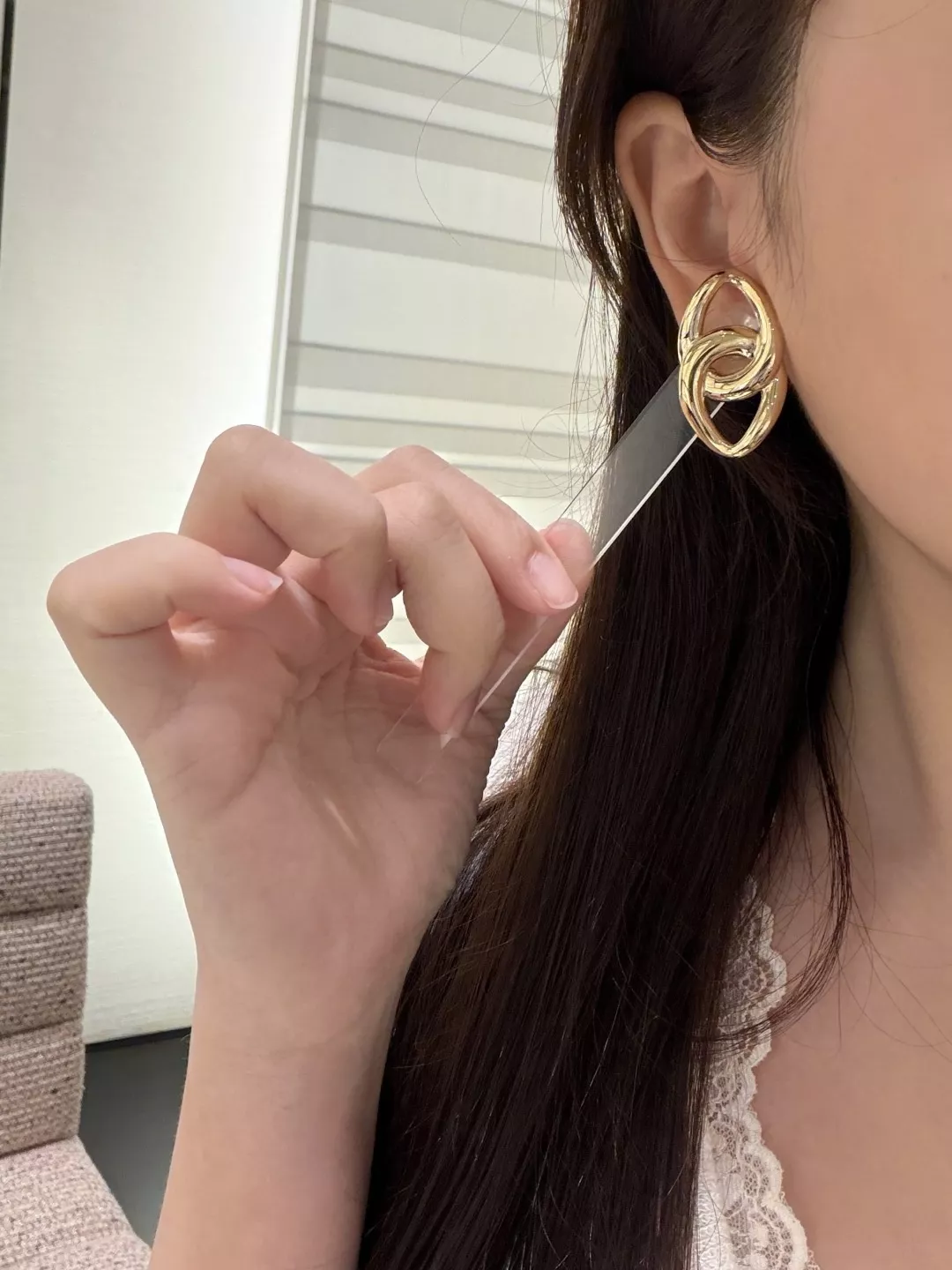 샤넬 광면 더블 C 메탈 스터드 귀걸이 상세 이미지 12