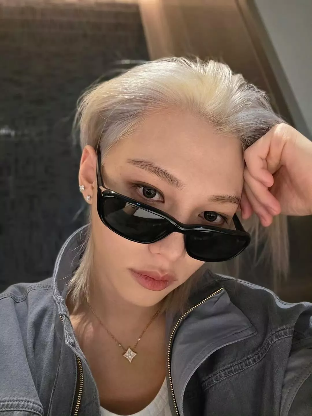 루이비통 화이트 자개 플라워 모노그램 목걸이 상세 이미지 7