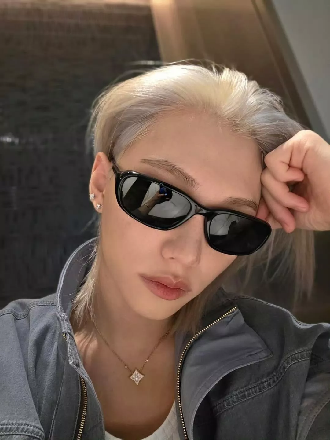 루이비통 화이트 자개 플라워 모노그램 목걸이 상세 이미지 8
