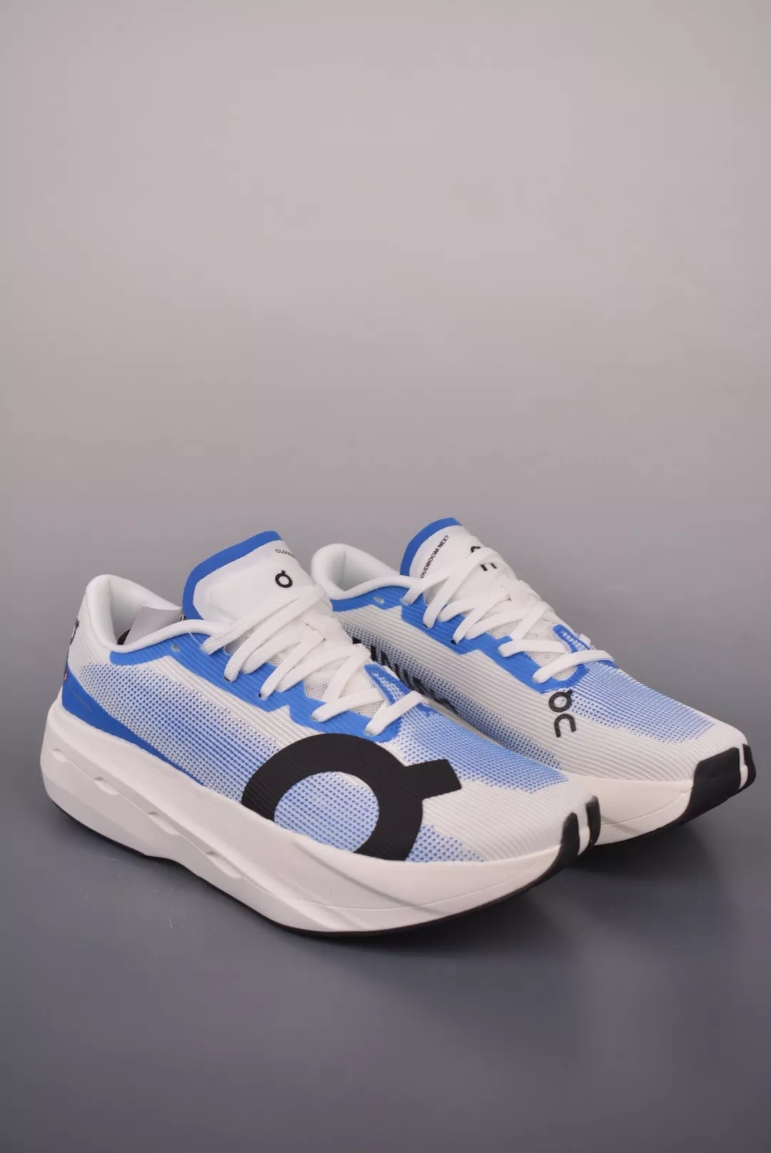 온러닝 엔지니어드 메쉬 스웨이드 배색 러닝 스니커즈 상세 이미지 1