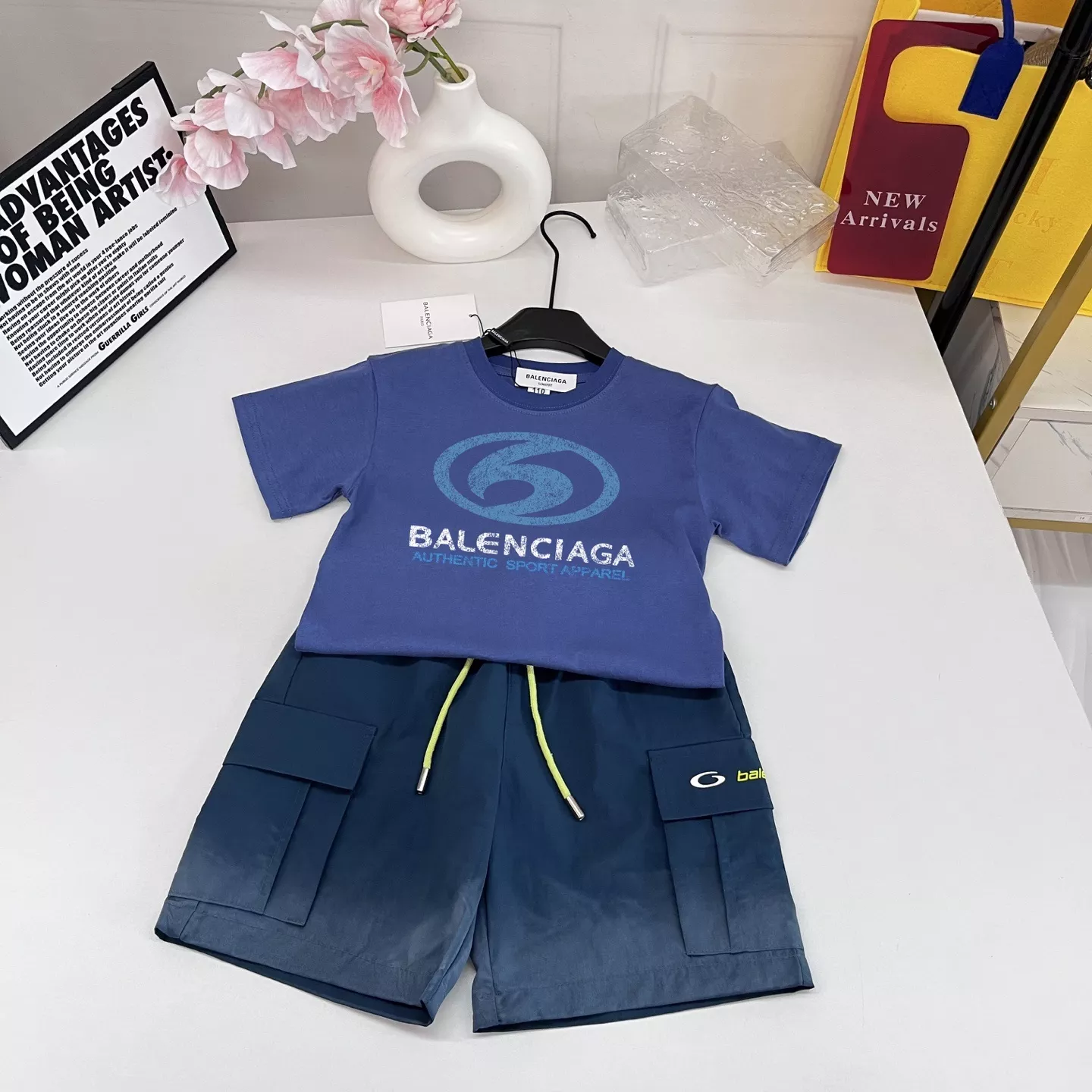발렌시아가 숫자 프린트 반소매 티셔츠 카고 반바지 세트 상세 이미지 3