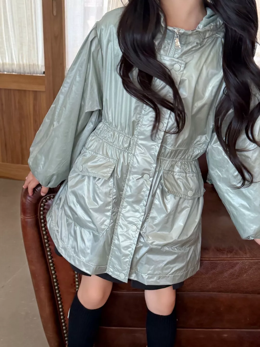 몽클레어 씨폼그린 메탈 광택 후드 롱 윈드 코트 상세 이미지 18