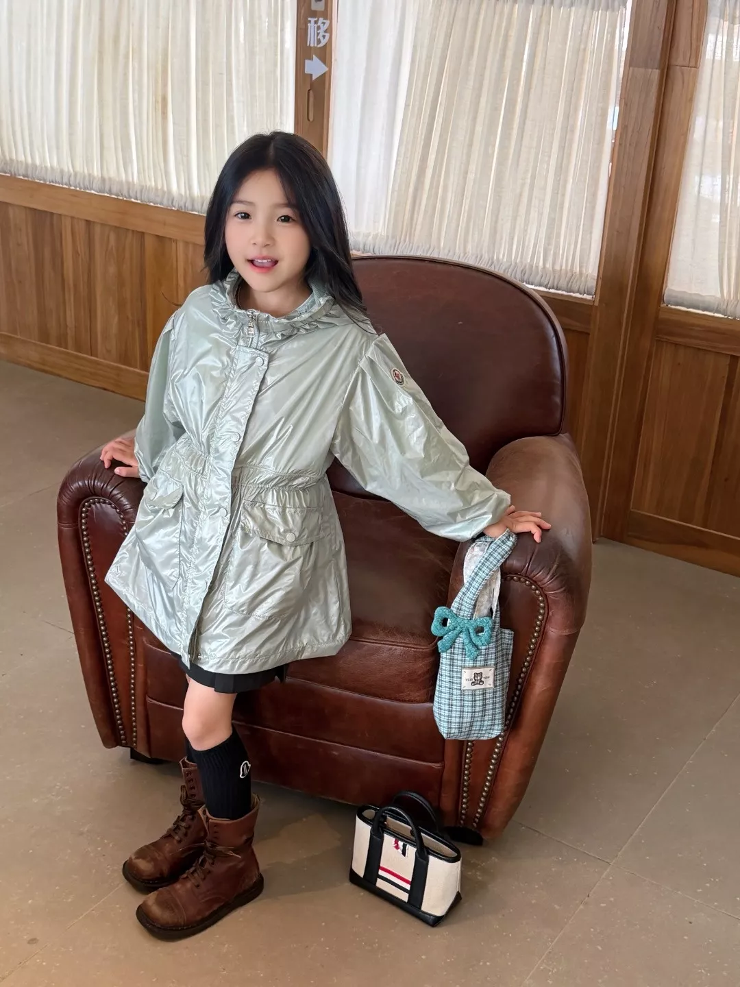 몽클레어 씨폼그린 메탈 광택 후드 롱 윈드 코트 상세 이미지 22