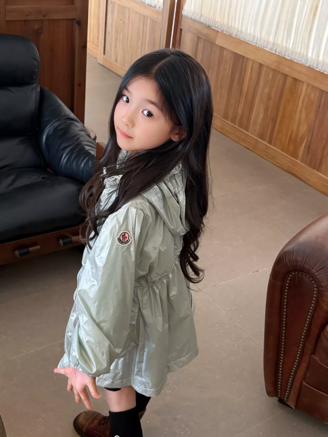 몽클레어 씨폼그린 메탈 광택 후드 롱 윈드 코트 상세 이미지 12