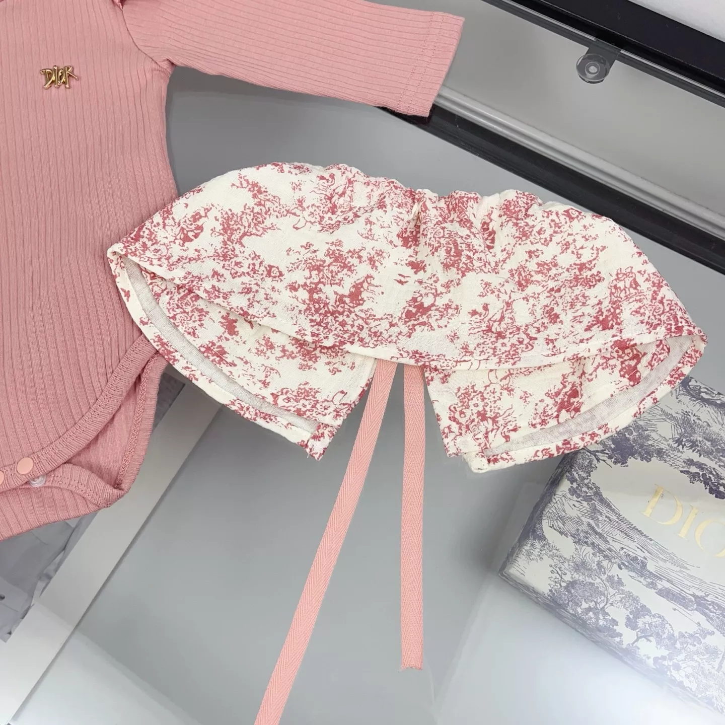 디올 핑크 니트 바디수트 모자 양말 세트 상세 이미지 7
