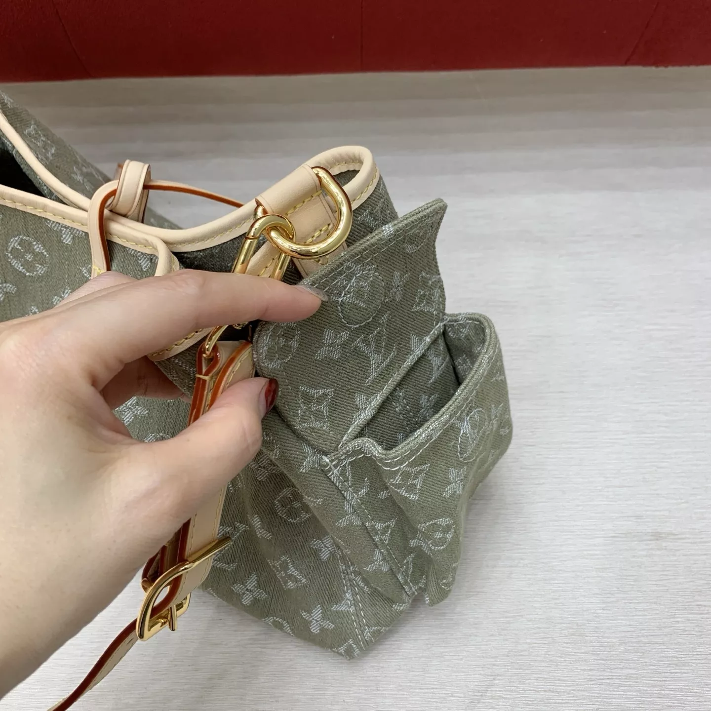 루이비통 워시드 카키 그린 데님 모노그램 카고 숄더백 상세 이미지 20