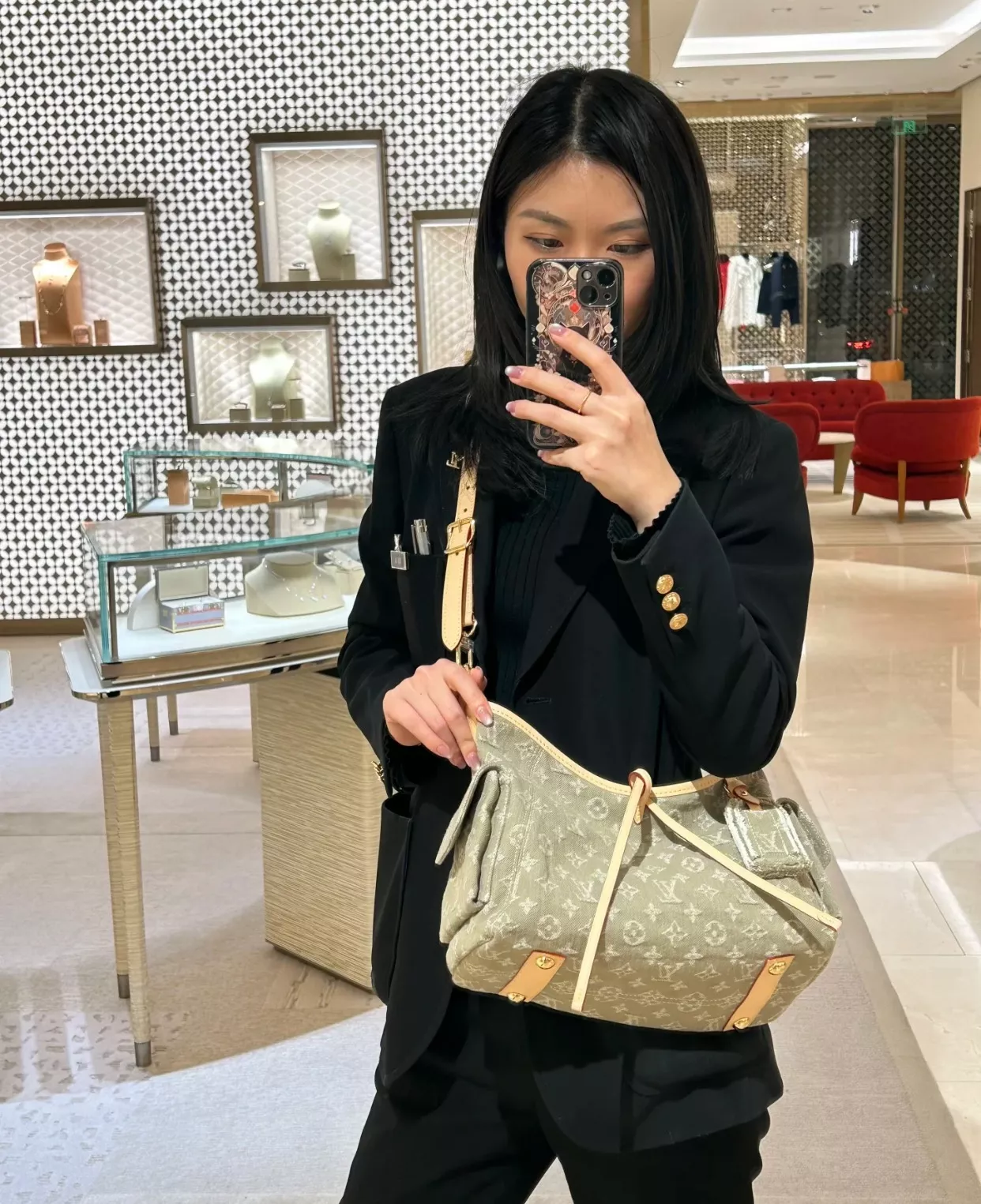 루이비통 워시드 카키 그린 데님 모노그램 카고 숄더백 상세 이미지 44
