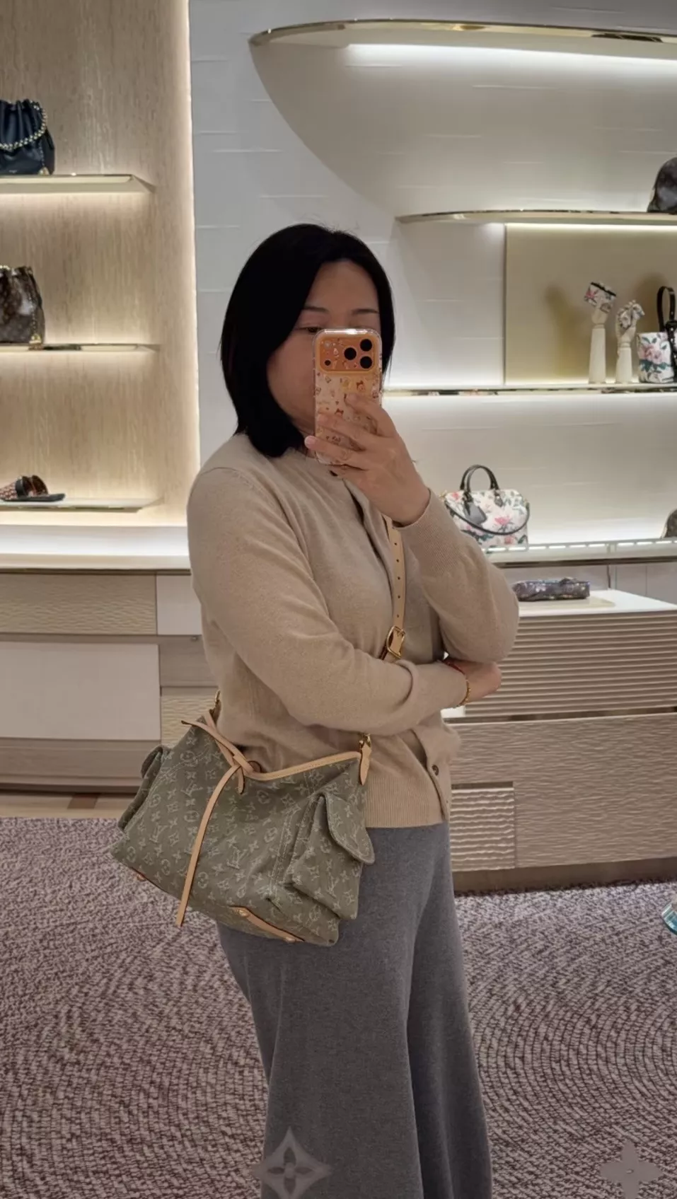 루이비통 워시드 카키 그린 데님 모노그램 카고 숄더백 상세 이미지 33