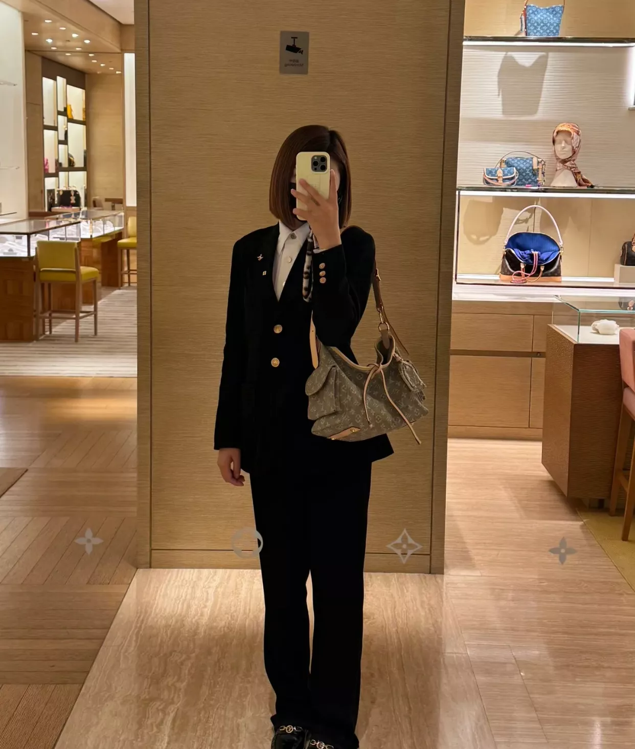 루이비통 워시드 카키 그린 데님 모노그램 카고 숄더백 상세 이미지 38