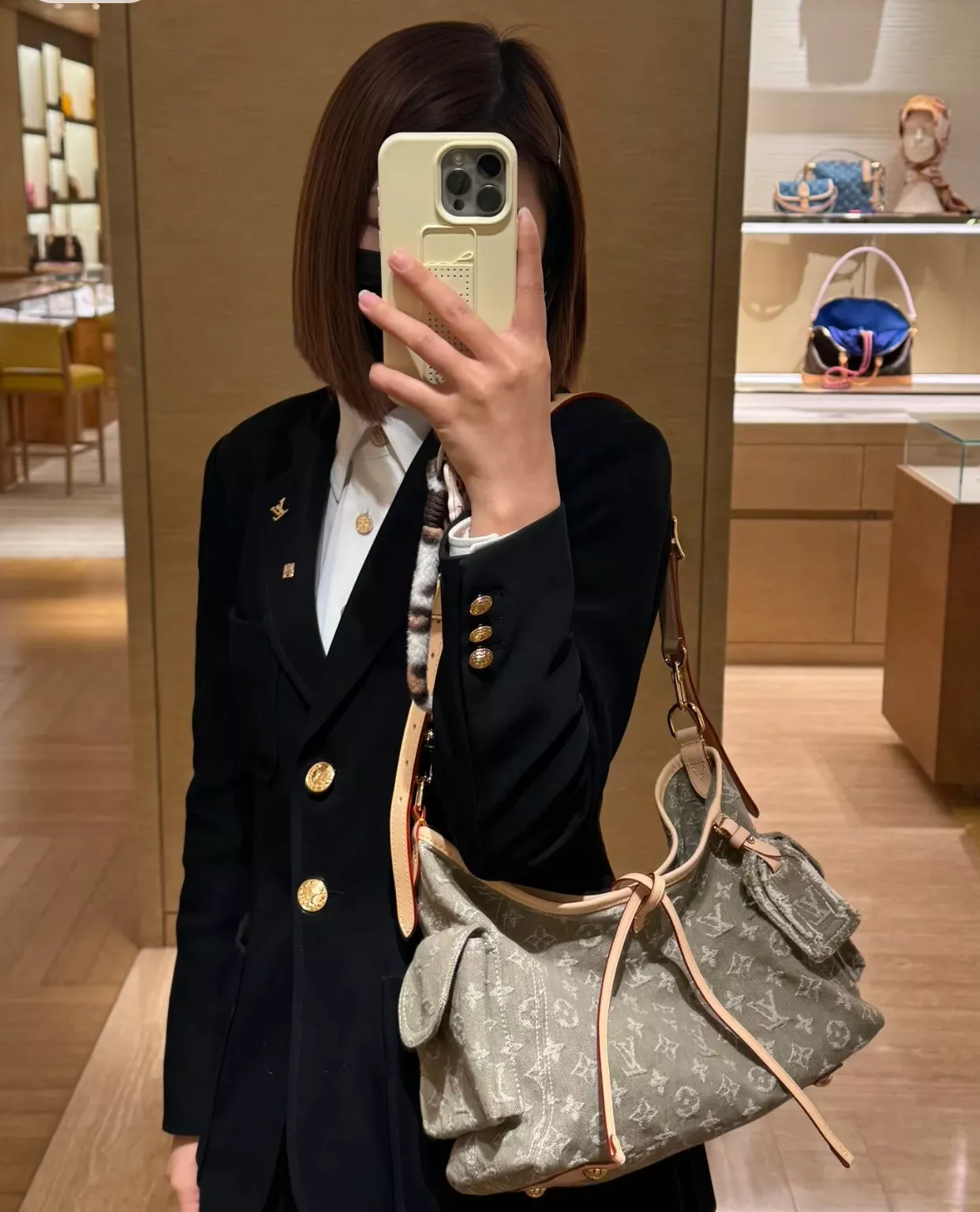루이비통 워시드 카키 그린 데님 모노그램 카고 숄더백 상세 이미지 36