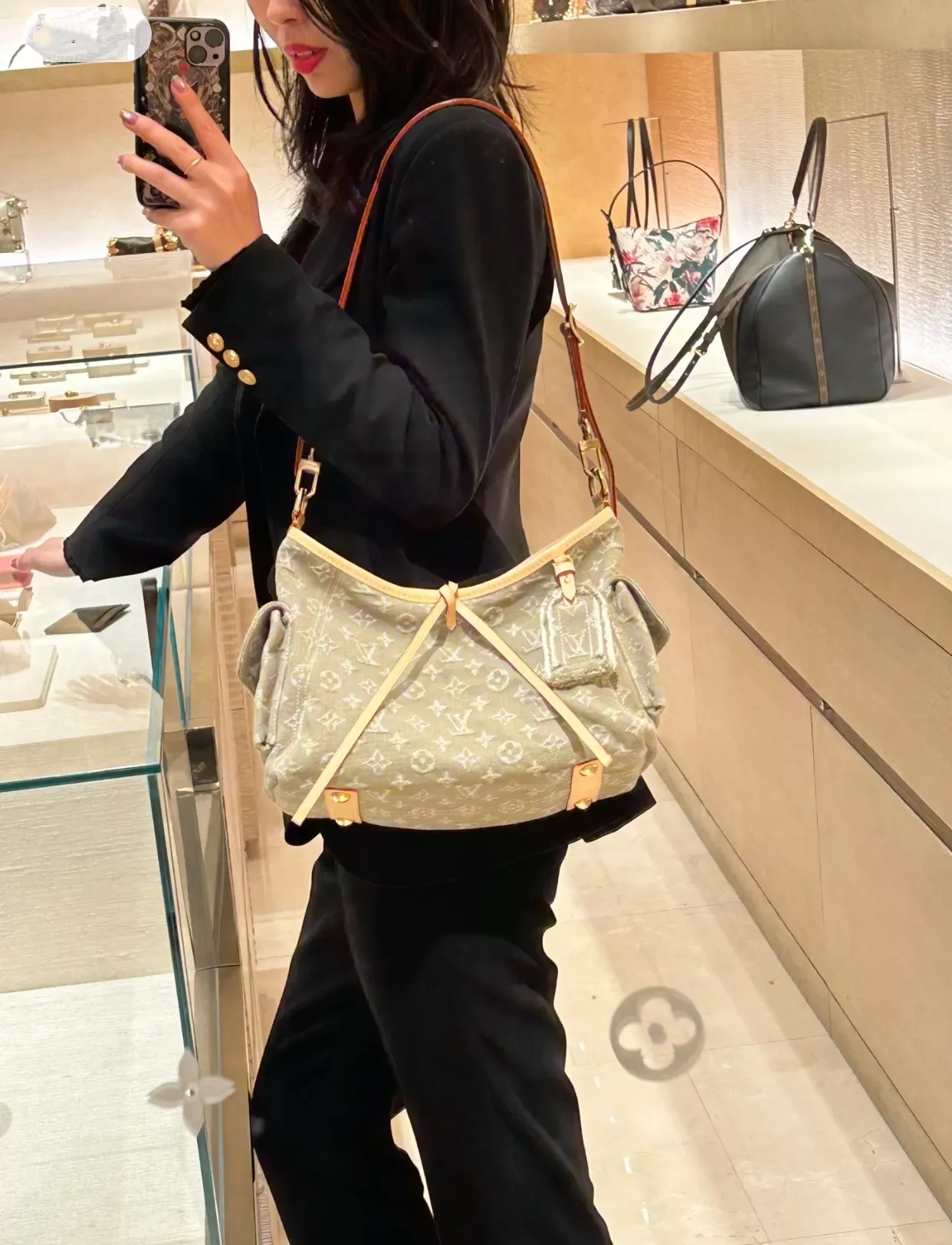 루이비통 워시드 카키 그린 데님 모노그램 카고 숄더백 상세 이미지 43