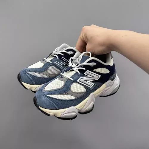 뉴발란스 엘라스틱 버클 디자인 아동 청키 로우탑 운동화