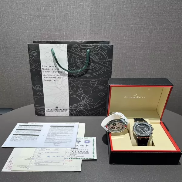 오데마피게 로열오크 리미티드 에디션 38mm 러버 스트랩 손목시계