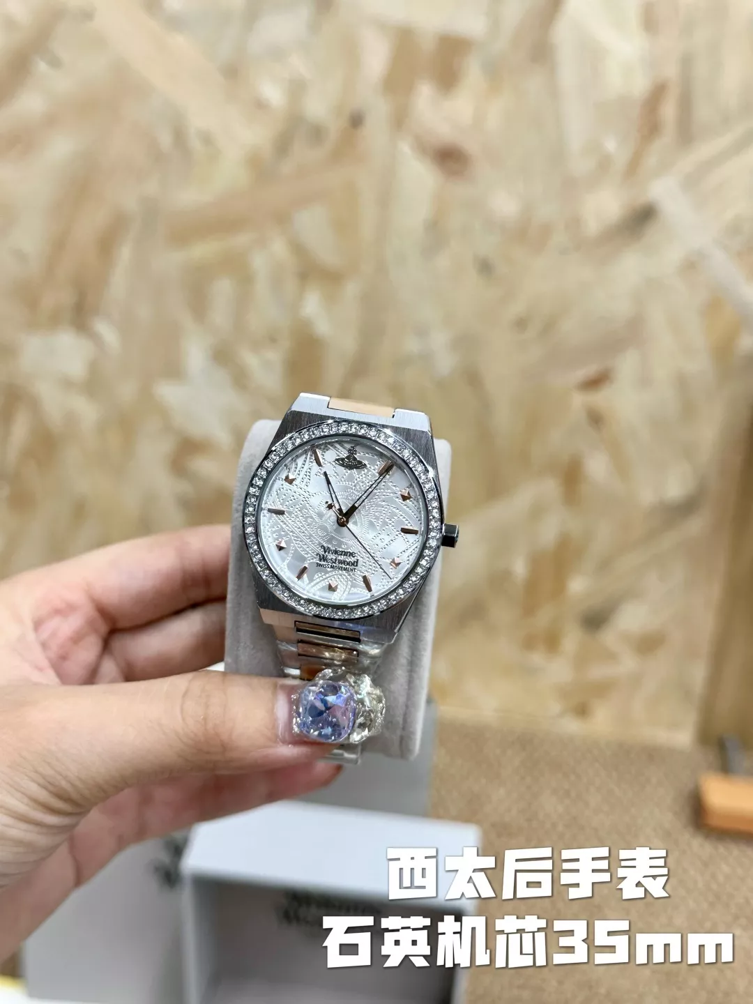 비비안웨스트우드 35mm 화이트 다이얼 메탈 손목시계 상세 이미지 3