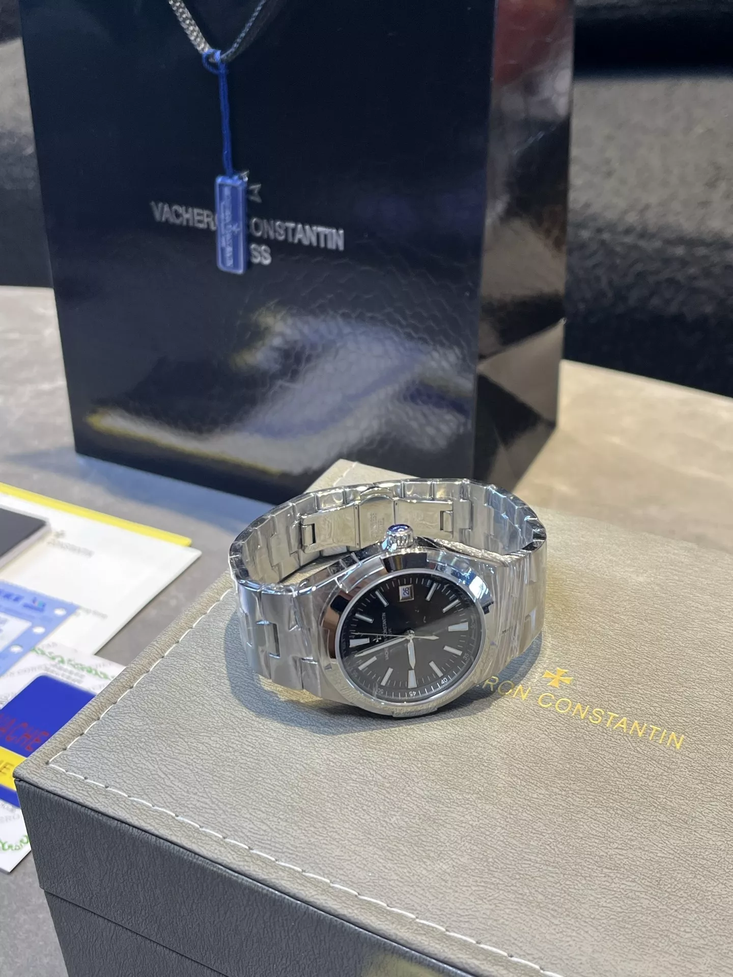 바쉐론콘스탄틴 오버시즈 블루 다이얼 스테인리스 40mm 손목시계 상세 이미지 3