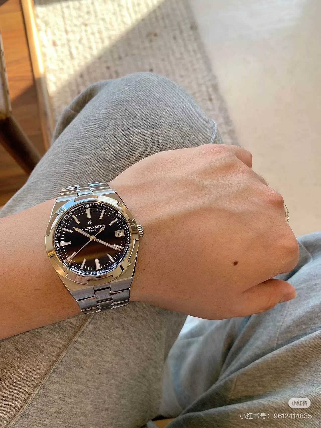 바쉐론콘스탄틴 오버시즈 블루 다이얼 스테인리스 40mm 손목시계 상세 이미지 10