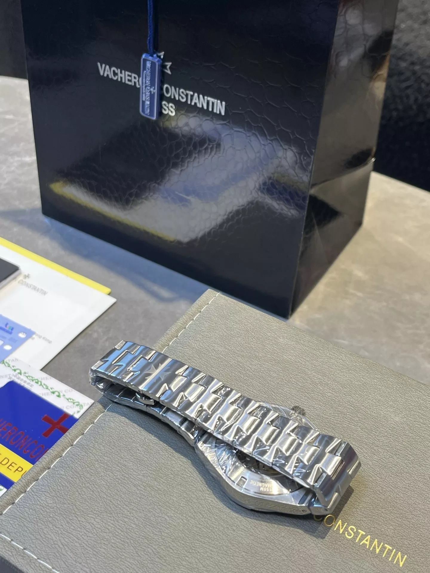 바쉐론콘스탄틴 오버시즈 블루 다이얼 스테인리스 40mm 손목시계 상세 이미지 8