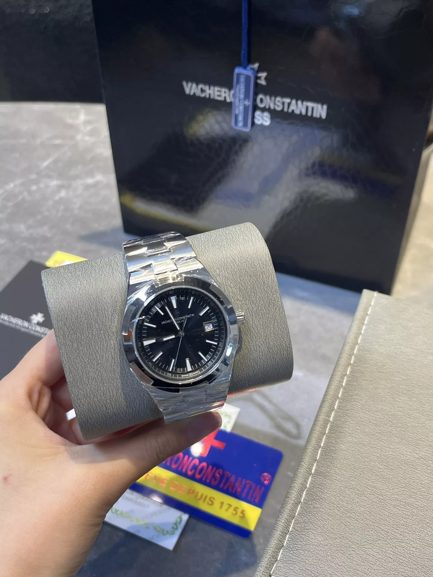 바쉐론콘스탄틴 오버시즈 블루 다이얼 스테인리스 40mm 손목시계 상세 이미지 2