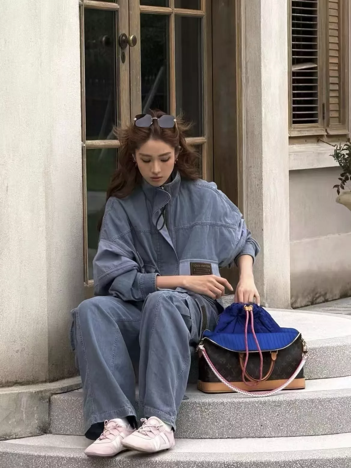 루이비통 알마 소프트 모노그램 캔버스 미디엄 토트백 상세 이미지 42