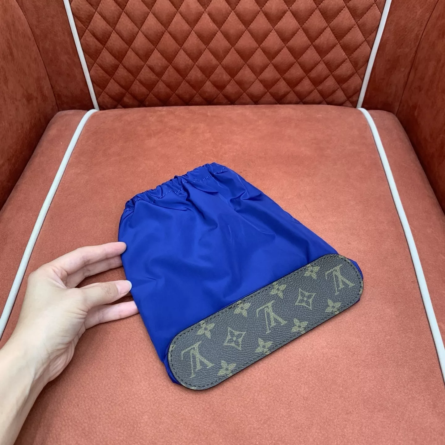 루이비통 알마 소프트 모노그램 캔버스 미디엄 토트백 상세 이미지 14
