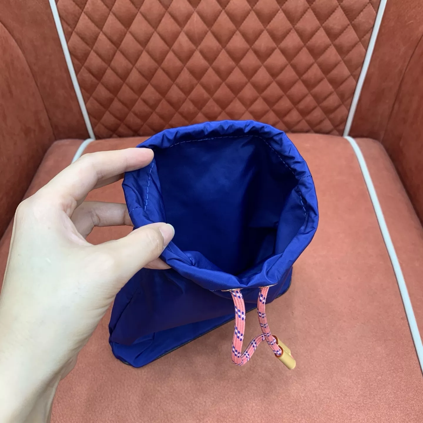 루이비통 알마 소프트 모노그램 캔버스 미디엄 토트백 상세 이미지 13