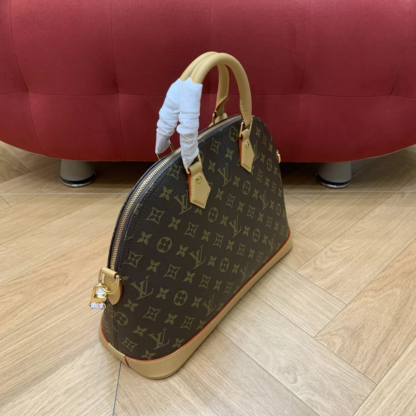 루이비통 알마 소프트 모노그램 캔버스 미디엄 토트백 상세 이미지 25