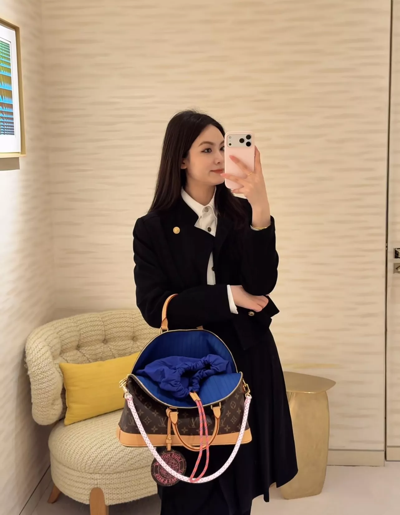 루이비통 알마 소프트 모노그램 캔버스 미디엄 토트백 상세 이미지 36