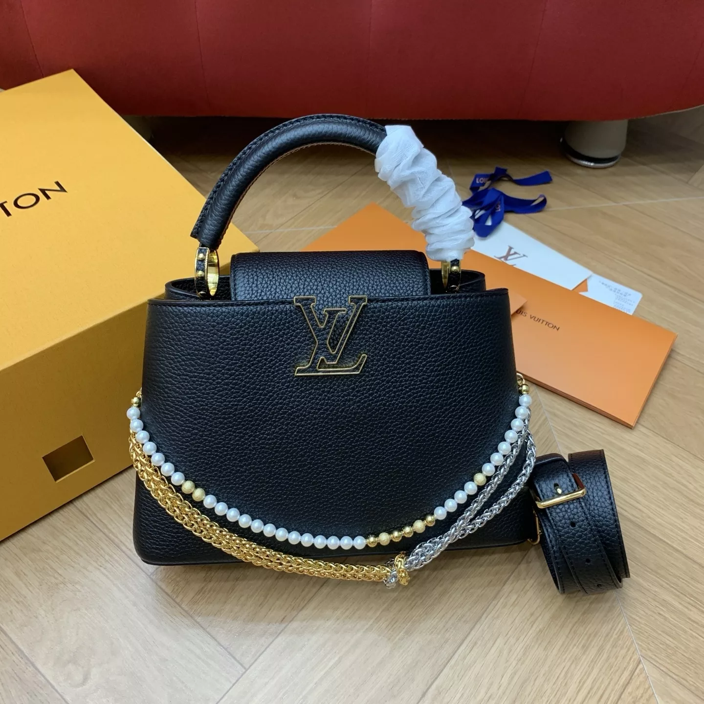 루이비통 카퓌신 BB 펄 체인 블랙 토트백 상세 이미지 30