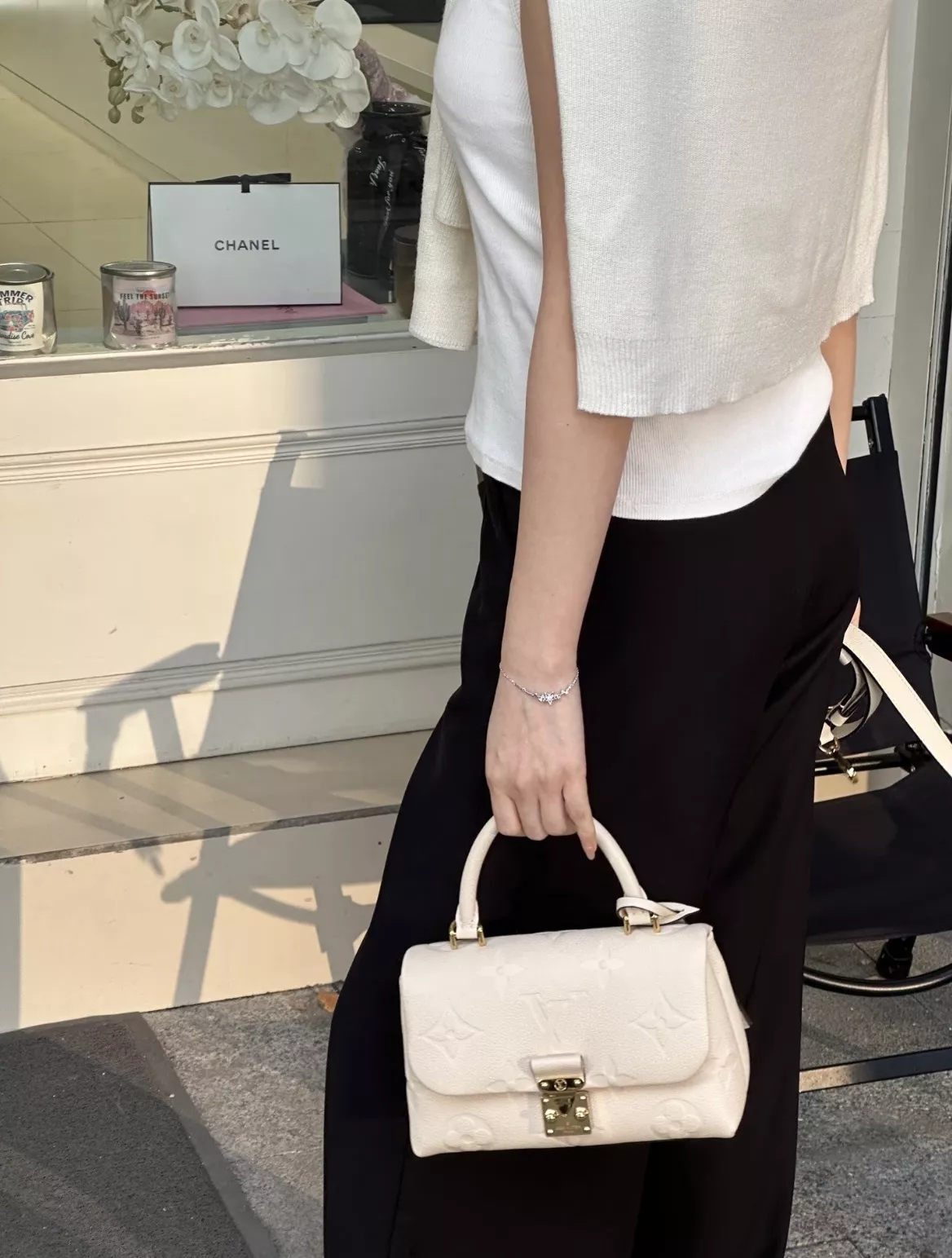 루이비통 마들렌 BB 엠보 그레인 카우하이드 토트백 상세 이미지 39